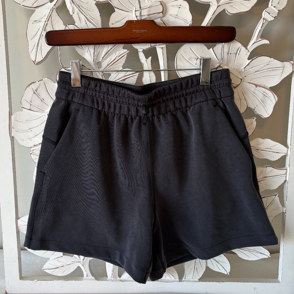 NWOT Lululemon Softstreme High-Rise Shorts - 4 inch